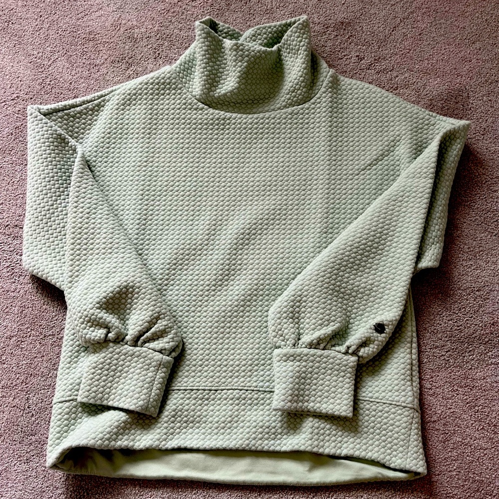 womens calia Carrie Underwood cropped funnel neck pullover. Only worn once.